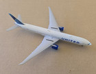 1 400 Boeing 777-300er United Airlines  evo Blue  N2749u Gemini Jets