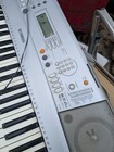 Yamaha Ypt 300 Electronic Keyboard Piano Synthesizer W ac Adapter And Stand