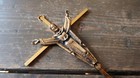 Vintage Mid Century Modern Gold Tone Crucifix 9 75  X 5 
