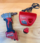 Milwaukee M12 2550-20 Rivet Tool With 1 Battery And Charger