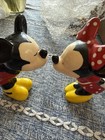 Disney Mickey Mouse And Minnie Kissing Ceramic Salt And Pepper Shakers Kitchen