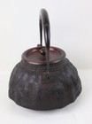 Meiji Ryubundo           Cast Iron Tetsubin Teapot Chrysanthemum Gold Inlay Hcv26  2