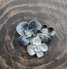Magnetic Brooch Gray  White And Silver-tone Flower Brooch  Pin Free Scarf Brooch