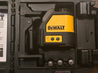 Dewalt Dw088cg Green Self-leveling Cross Line Laser Level With  3  Aa Batteries
