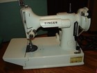White Singer 221k Featherweight Sewing Machine   Case   Attachments