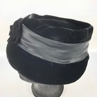Vtg Union Made Black Velvet Hat W black Rose Front Crushed Velvet Usa 