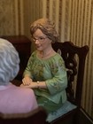 1 12    donna    Resin Modern Female Doll Sitting Grandma Figure Dollhouse Miniature