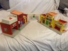 Vintage Fisher-price Play Family Village Playset W Box - 14 Wood People 1997