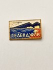 Vintage Pinback Resort Town Of Gelendzhik Lapel Pin Russia Hat Pin