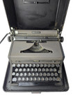 1940 s Royal Quiet Deluxe Manual Portable Typewriter In Case