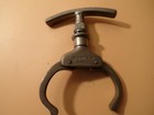  168601 Argus Mfg  the Iron Claw  Hand Cuff Restraint Clip W leather Case