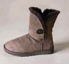 Ugg Australia Bailey Button Boots Women   s Brown Sheepskin Winter 5803  Size 9