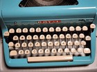 Vtg 1950s Royal Quiet Deluxe Turquoise Typewriter   Case In Excellent Condition