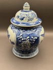 Chinese Porcelain Vase urn With Lid  8 5   x5 75    