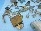 Large Lot Of Vtg  Keys 3 5 Lbs 85  Pieces Keys  Padlocks  Key Chains  Key Blanks