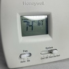 Honeywell Th3210d1004 Pro 3000 Non-programmable Heat Pump Thermostat 2h   1c