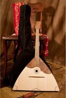 Roosebeck Deluxe Prima Balalaika Walnut W  Gig Bag   Extra Strings