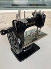 Amazing Vintage Singer Sewhandy Model 20 Child Sewing Machine-look At Photos 