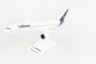 Skymarks Skr1096 Lufthansa Boeing 787-900 Desk Top Display Model 1 200 Airplane