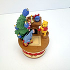 Hallmark Keepsake Ornament Getting Ready For Christmas Winnie The Pooh-2005-new