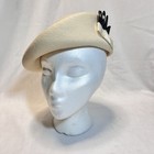 Vintage Women   s Cream Ivory 100  Wool Beret Pillbox Hat Off White 1940s