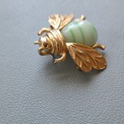 Super Cute Vintage Gold Tone Bee Brooch With Marbled Green Oval Stone