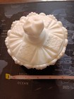 Vintage Westmoreland Old Quilt Vanity Puff Powder Box Has Org  Sticker    Rare  