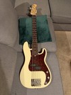Fender American Professional Precision Bass V Rosewood Olympic White