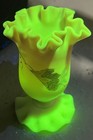 Beautiful Antique Victorian Thomas Webb   Sons Uranium Burmese Small 4    Vase