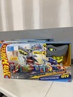 Hot Wheels Htn82 Ultra Shark Car Wash Track Set W  Reveal Toy Vehicle   Storage