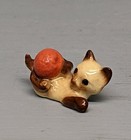 Retired Hagen Renaker Siamese Kitten W  Reddish Yarn Ball