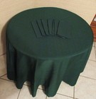 Green Tablecloth - 70  Round - 6 Napkins   Christmas Holiday Excellent