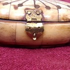 Vtg 70   s Camel Bone inlaid Brass Hinged Oval Velvet Lined Trinket Box W  Latch