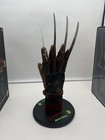 A Nightmare On Elm Street 3 - Deluxe Freddy Kreuger Glove W  Stand Prop Replica