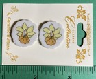  2  Westrim Crafts 3 4    Yellow Daffodil Ceramic 2-hole Buttons Nos Card-p410