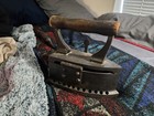 Antique Iron Coal Iron Made Of Cast Iron With Wooden Handle   Hahn-verschluss