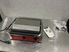 Avantco Pg200s Commercial Panini Sandwich Grill With Smooth Plates - 120v 