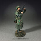 W britain 25057 German Volksgrenadier Looking Around Corner  Zeltbahn  britains 
