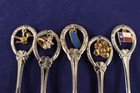 Collector Souvenir Spoons Various Set Of 5 States W Charm Small 3 5 8    Vintage