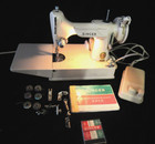 1961 Singer Tan Beige Featherweight 221j Sewing Machine W  Case   Acces 