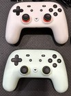 Google Stadia Premiere Edition   2 Controllers  green white    Chromecast Ultra