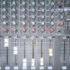 Yamaha Emx2000 Powered Mixer 12-channel Console Built-in Effects Send return