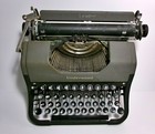 Vinage Underwood Leader Portable Type Writer Typewriter With Case   Instructions
