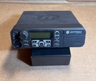 Motorola Xpr 4550 Uhf Radio With Microphone    Mounting Bracket