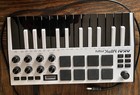 Akai Professional Mpk Mini White 25-key Keyboard Never Used  Euc  