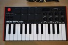 Akai Professional Mpk Mini Play Mk3 Portable 25-key Keyboard