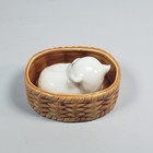 Vtg  1970s Porcelain White Sleeping Cat Kitten In Tan Basket 1 5  X 2 5  Cute