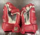 Slava Kozlov Game Used Gloves Detroit Red Wings Signed  13 Team Loa