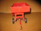 Vintage Ertl 1 16  International Red Gravity Flow Box Feed Grain Wagon