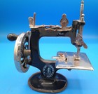 1920s Antique Singer Childs Sewing Machine Model 20 Black Cast Iron Toy
